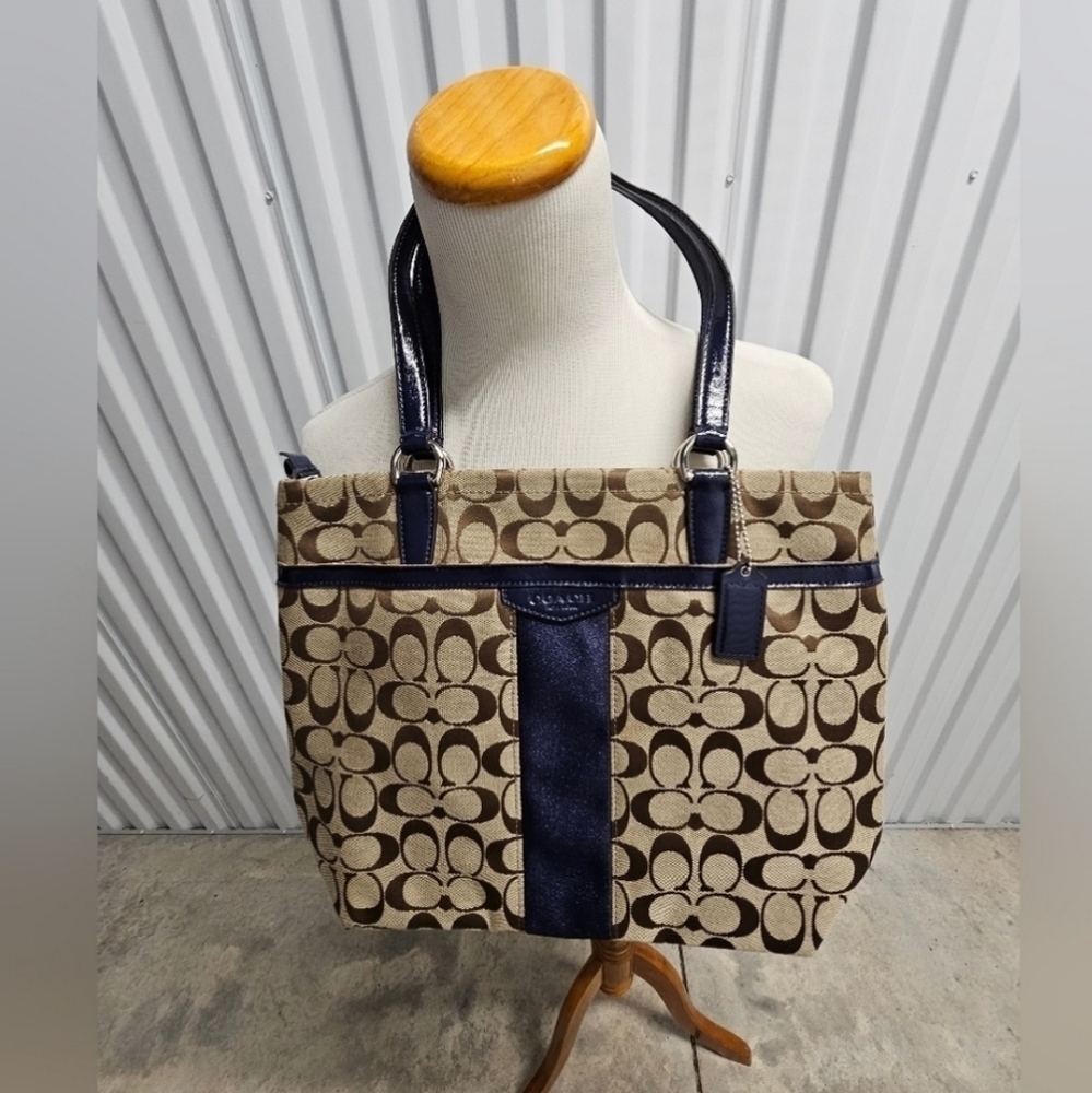 AUTHENTIC COACH TOTE BAG JACQUARD SIGNATURE C W/ BLUE PATENTED LEATHER TRIM. NEW - Picture 16 of 16